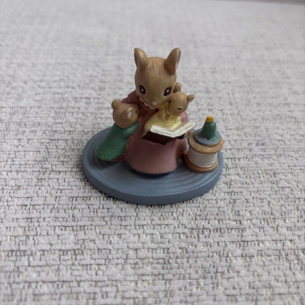 Miniature Village Avon Forest Friends Mouse Story Time Figurine